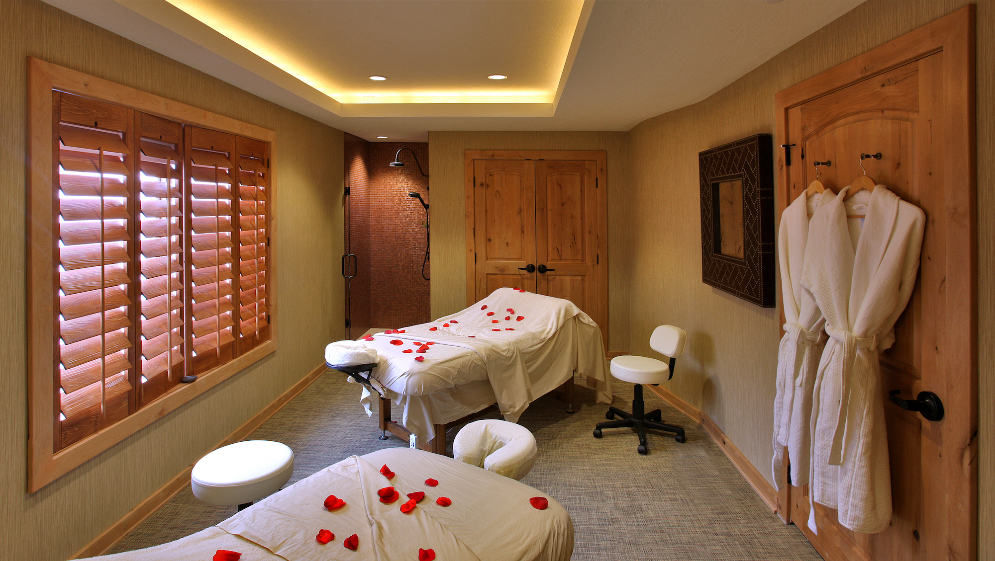 Massage tables in BWP