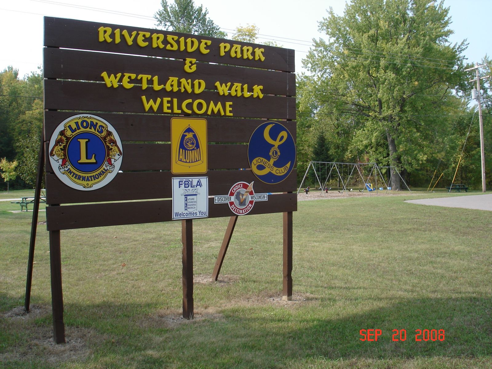 Riverside Park Welcome Sign